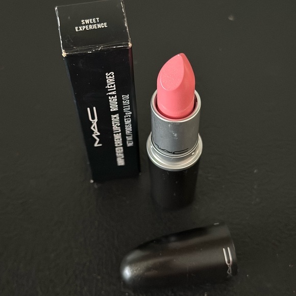 MAC Cosmetics Amplified Crème Lipstick - Sweet Experience LIMITED EDITION - Picture 2 of 4